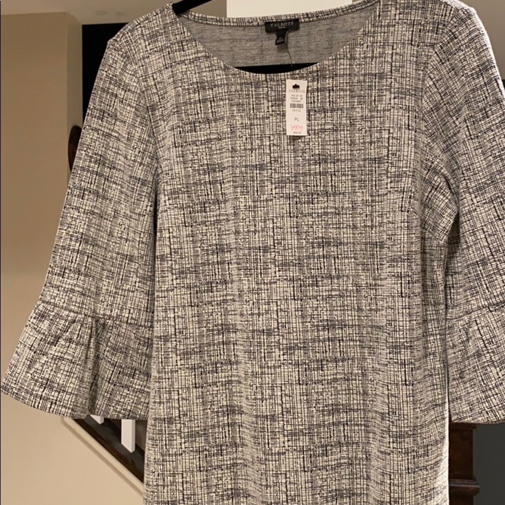 Black /white 3/4 bell sleeves